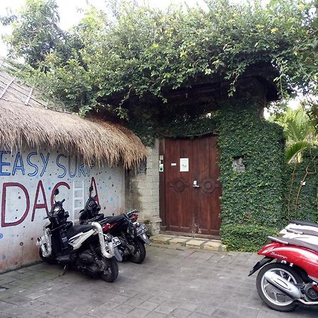 Easy Surf Dacha Hotel Canggu  Exterior photo